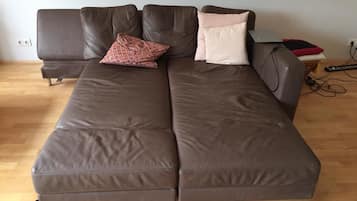 Apartemen (Parterre) | Area keluarga | Televisi 100-cm dengan saluran TV kabel dan perapian