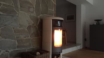 Apartemen (Parterre) | Area keluarga | Televisi 100-cm dengan saluran TV kabel dan perapian