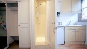 Studio, 1 Double Bed, Non Smoking | Bathroom - Kensington Gardens (London)