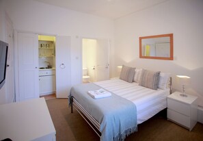 Studio, 1 Double Bed, Non Smoking | Private kitchen