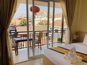 Balcony - Galaxy VangVieng Hotel (Vang Vieng)