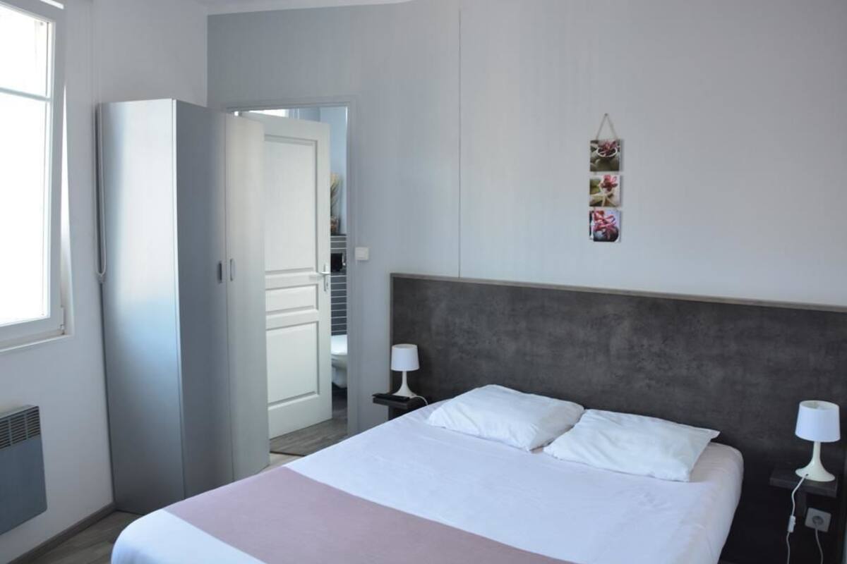 Double Room | WiFi (free), bed sheets