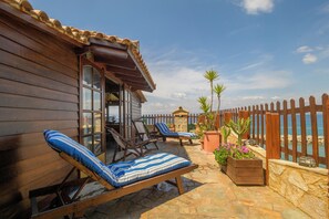 Casa tradicional, vista al mar | Terraza o patio