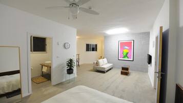 Deluxe Apartment | Living area | 32-inch flat-screen TV with cable channels, TV