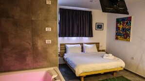 Studio Apartment with Jacuzzi
