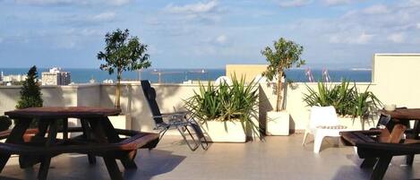 تناول الطعام بالخارج