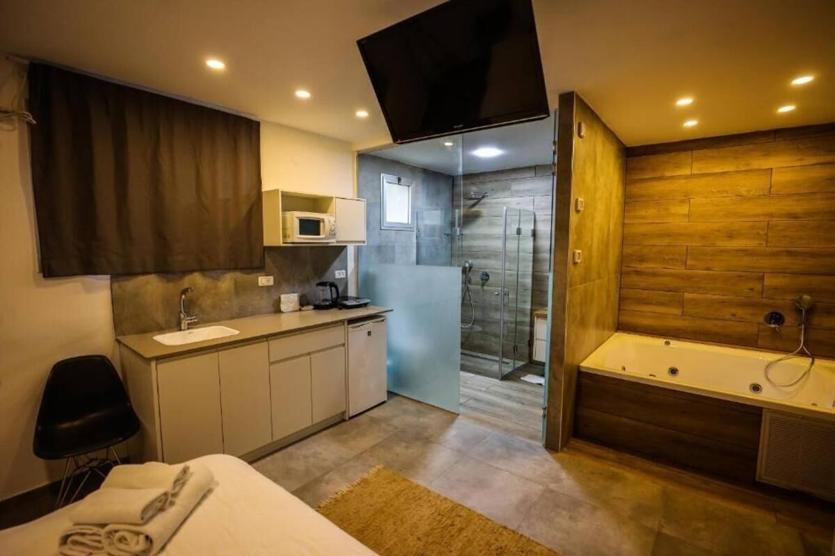 Studio Apartment with Jacuzzi | 客房内保险箱、笔记本电脑工作区、隔音、熨斗/熨衣板