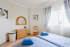 3 chambres, fer et planche à repasser, Wi-Fi gratuit, draps fournis