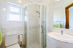 Bathtub, hair dryer, towels