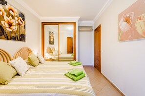 3 habitaciones, tabla de planchar con plancha y wifi gratis 