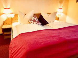 Kahden hengen huone, 1 parisänky, tupakointi kielletty | Tallelokero huoneessa, ilmainen Wi-Fi, vuodevaatteet