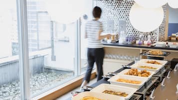 Desayuno buffet (JPY 2200 por persona)