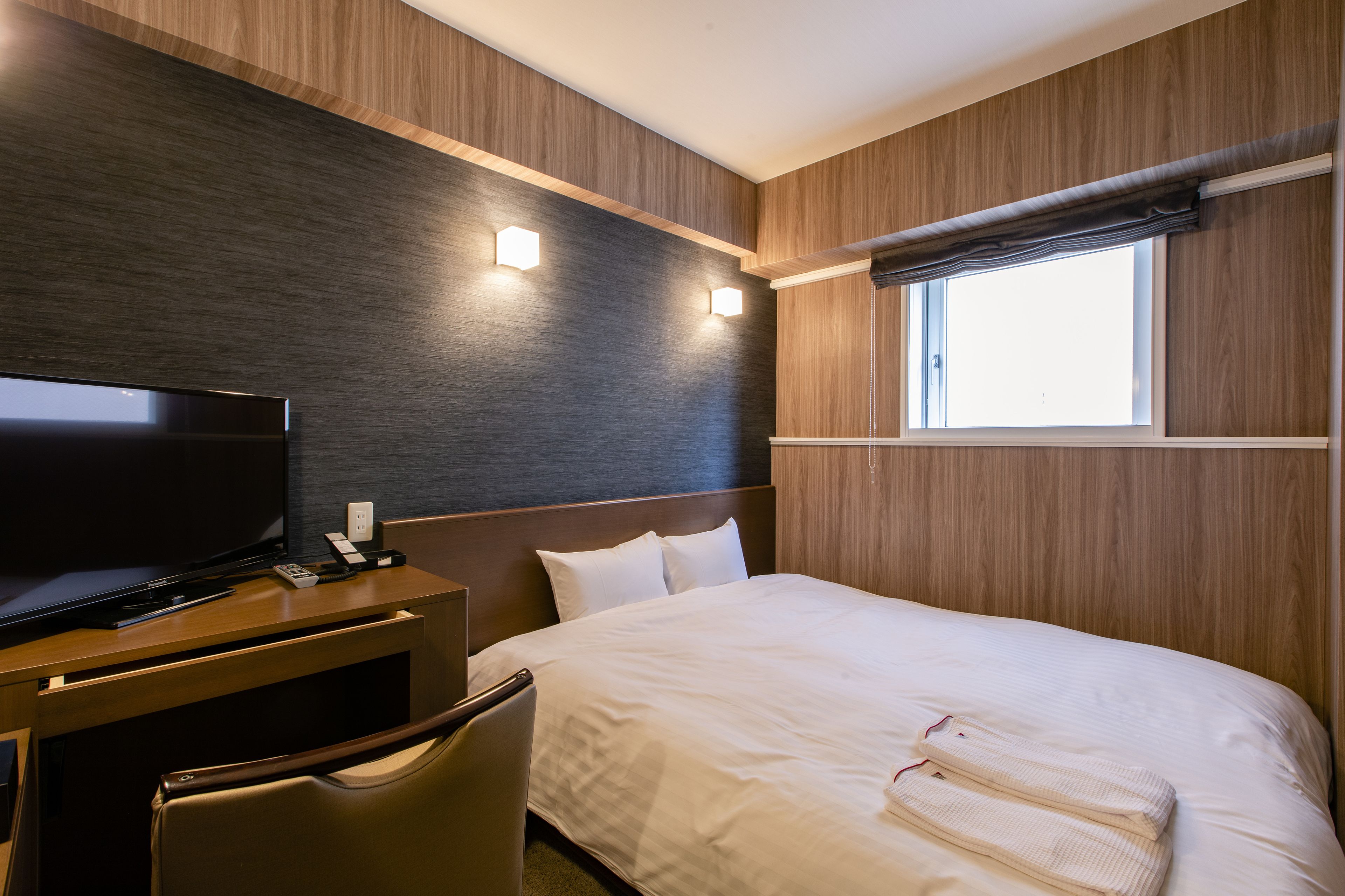 deluxe double room, non smoking | 1 bedroom, blackout curtains, soundproofing, iron/ironing board