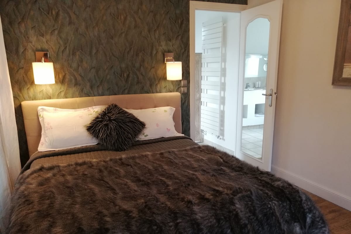 Suite Klasik (Suite Florence) | Seprai premium, tempat tidur Select Comfort, dan didekorasi berbeda-beda