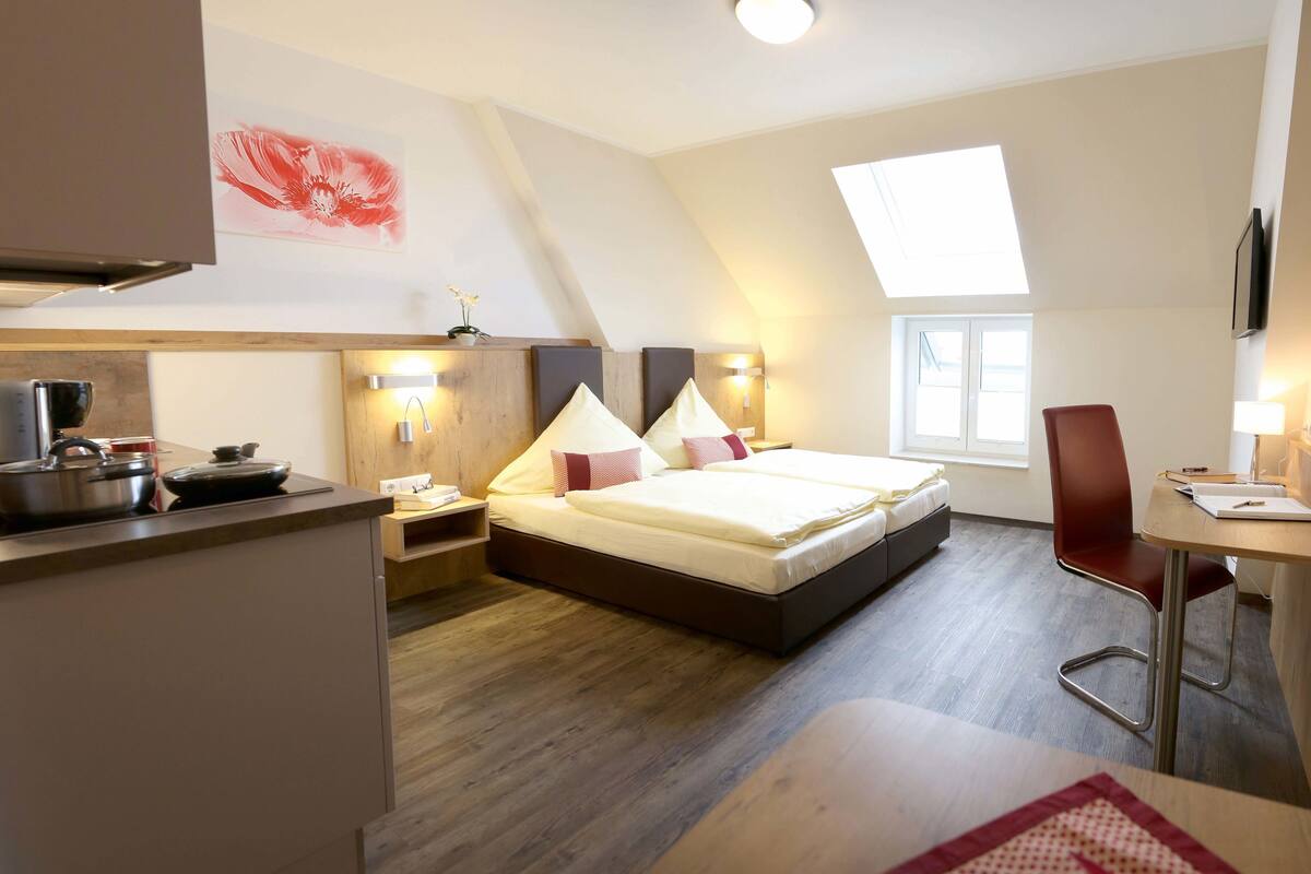 apartment | desk, soundproofing, free wifi, bed sheets