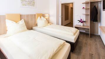 Condo, 2 Bedrooms | Desk, soundproofing, free WiFi, bed sheets