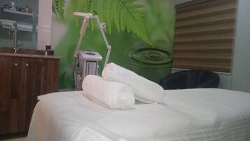 1 treatment room, manicures and pedicures