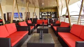 2 bars/lounges, poolside bar