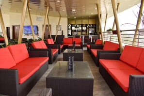 2 bars/lounges, poolside bar - Qualibest Grand Hotels (Abuja)