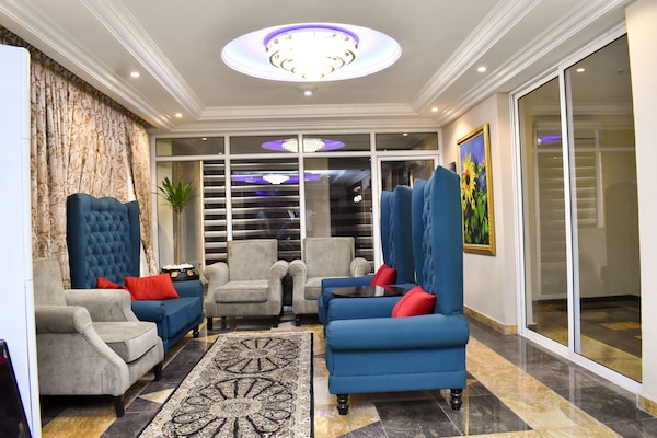 Coin salon dans le hall