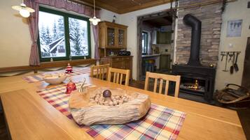 Cottage, Mountain View | In-room dining