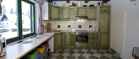 Cottage, vue montagne | Cuisine privée | Réfrigérateur, micro-ondes, four, plaque de cuisson