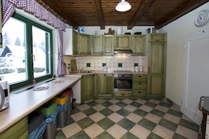 平房, 山景 | 私人廚房 | 雪櫃、微波爐、焗爐、爐具