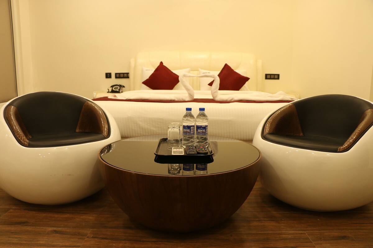 Elite Studio, 1 King Bed, Non Smoking | Egyptian cotton sheets, premium bedding, down comforters