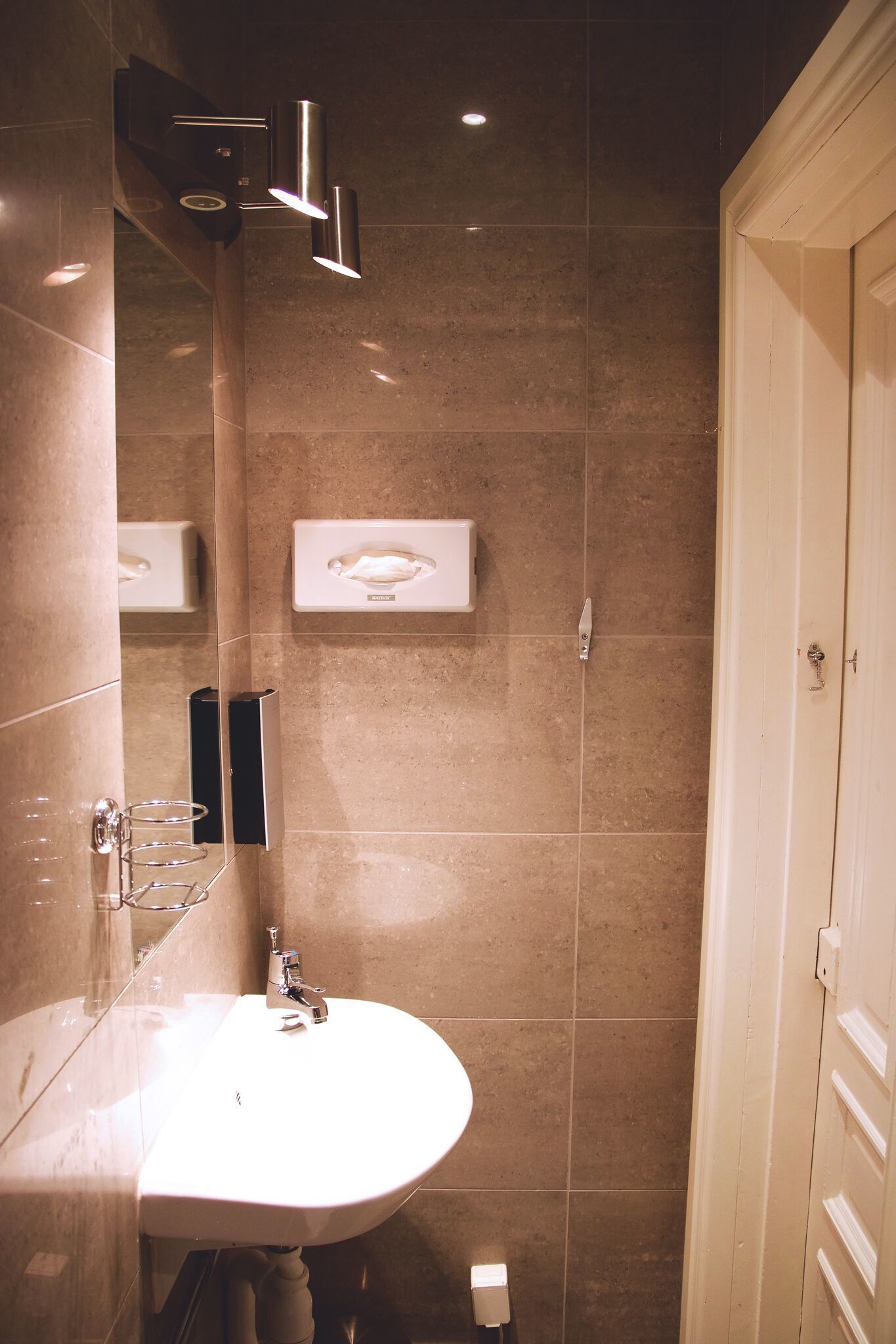 twin room | bathroom sink