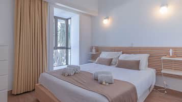 2 bedrooms, in-room safe, iron/ironing board, free WiFi