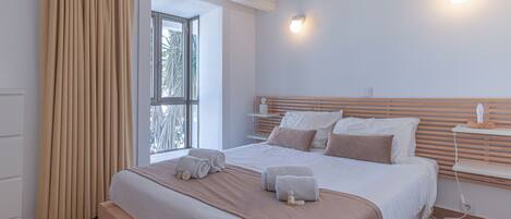 2 bedrooms, in-room safe, iron/ironing board, free WiFi