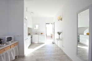 Réfrigérateur, micro-ondes, four, lave-vaisselle