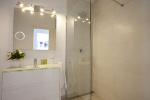 صورة غير مصنفة، 3 من 26، زرّ