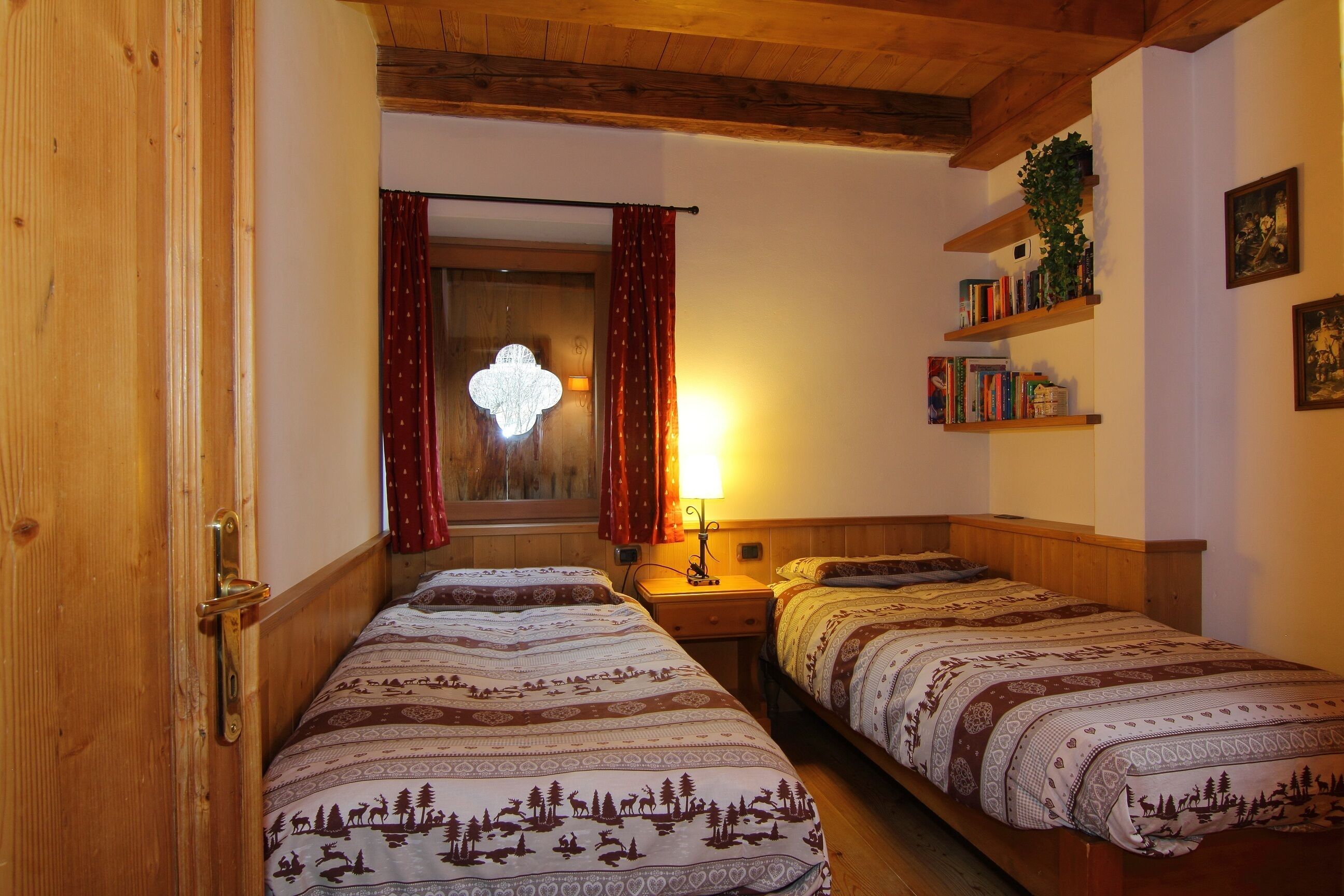 3 bedrooms, in-room safe, iron/ironing board, travel crib