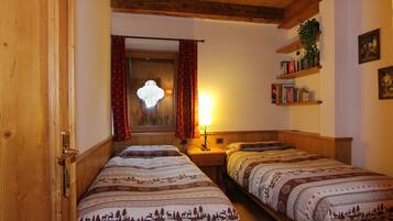 3 Schlafzimmer, Zimmersafe, Bügeleisen/Bügelbrett, Reisekinderbett