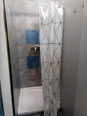 Bathroom shower - House Budkovic - Hostel (Bohinj)