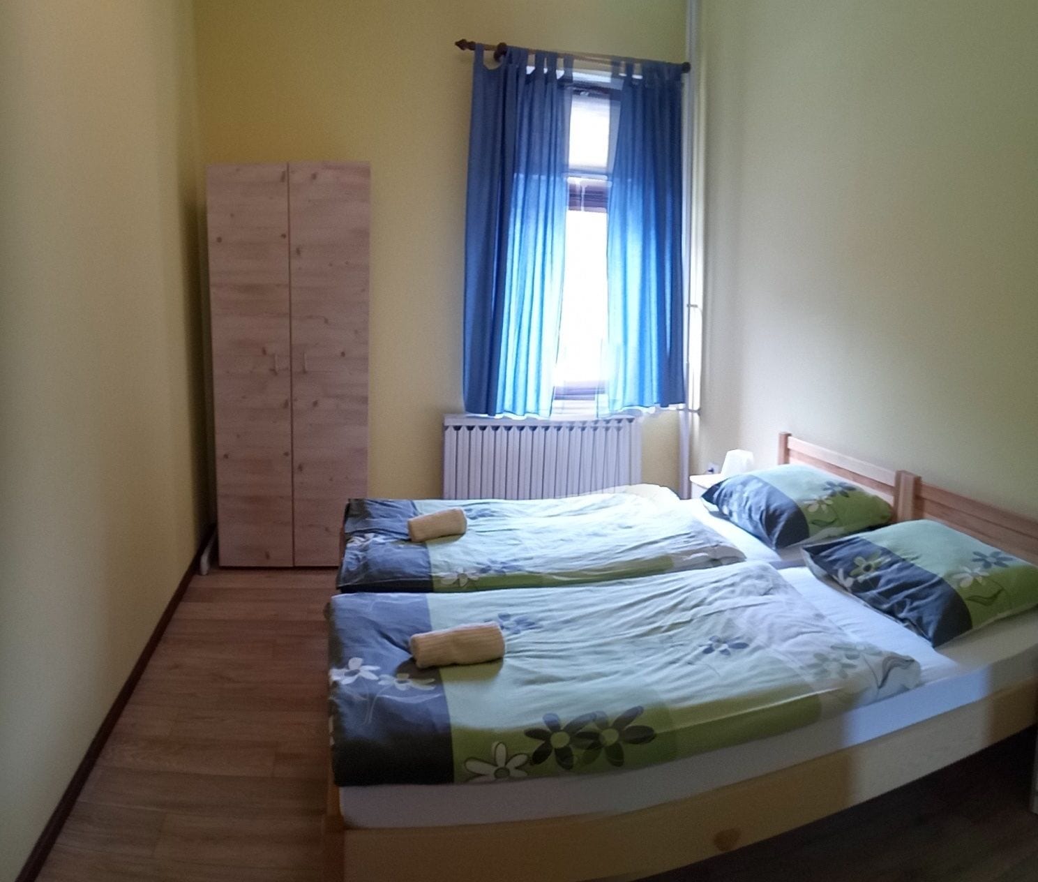 مكواة/لوح كي وواي فاي مجانًا وملاءات أسرّة