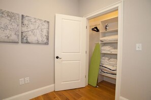3 bedrooms, iron/ironing board, cribs/infant beds, free WiFi - Luxury Condo Downtown Boston Sleeps 10 3 Full Bath (Boston)