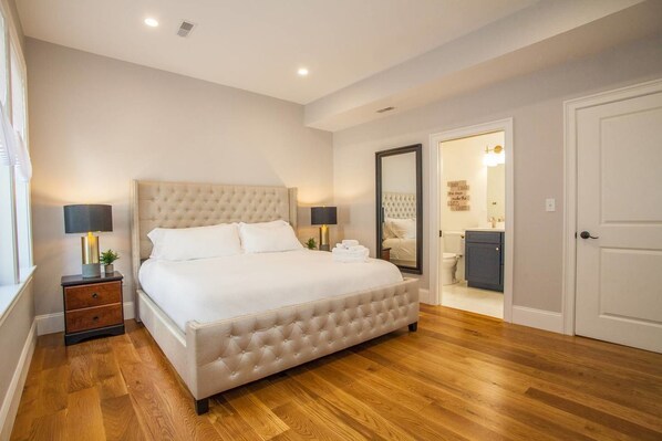 3 عدّة غرف نوم ومكواة/لوح كي وأسرّة أطفال/رضّع وواي فاي مجانًا