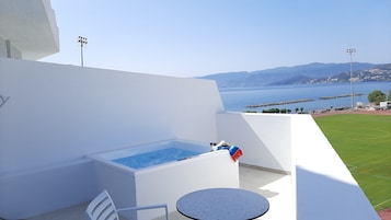 Deluxe Double Room, Outdoor Jacuzzi Sea View | Banheira de hidromassagem particular