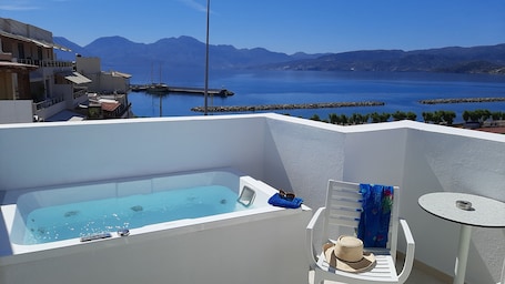 Deluxe Double Room, Outdoor Jacuzzi Sea View | Private spa tub