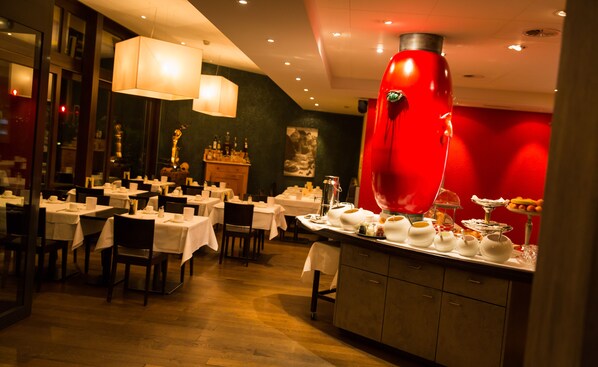 Daily buffet breakfast (CHF 20.00 per person)