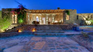 Villa, 4 Bedrooms | Terrace/patio