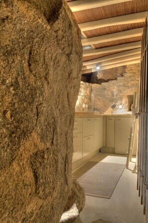 Villa, 4 Schlafzimmer | Wohnbereich | Flachbildfernseher