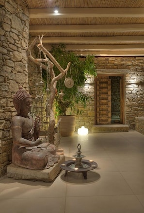 Villa, 4 Bedrooms | Living area