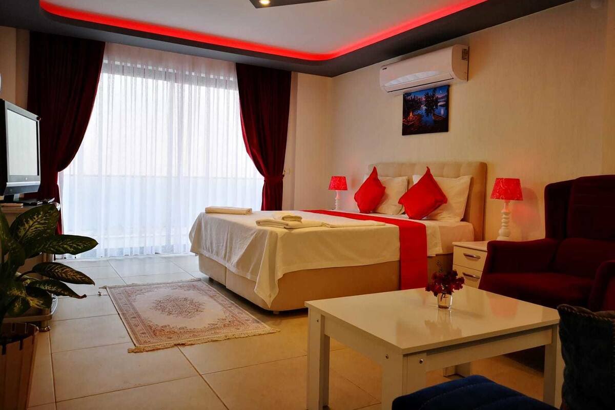 Traditional Apartment, 1 Queen Bed, Non Smoking, Sea View | 12 bedrooms