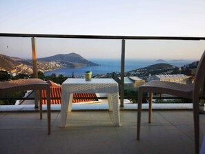 Traditional Apartment, 1 Queen Bed, Non Smoking, Sea View | Balcony - otel sadem (Kas)