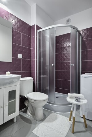 Shower, free toiletries, hair dryer, towels - Arche Residence Lodz (Łódź)