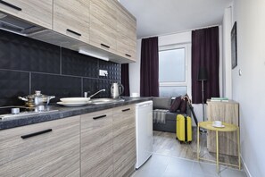 大冰箱、烤箱、炉灶、电热水壶