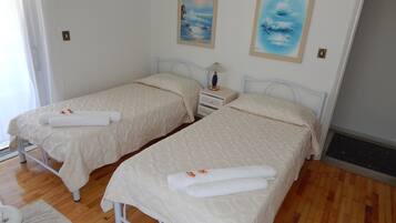 Soundproofing, free WiFi, bed sheets